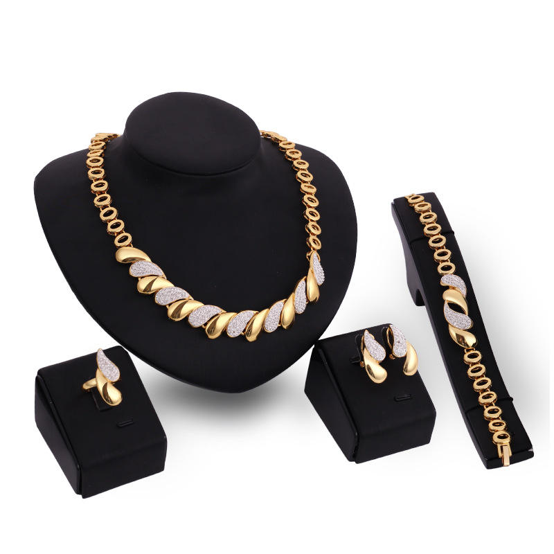 Fashion Design Gold Necklace Bracelet Earrings Ring Jewelry for Women Bridal Accessories Clothing